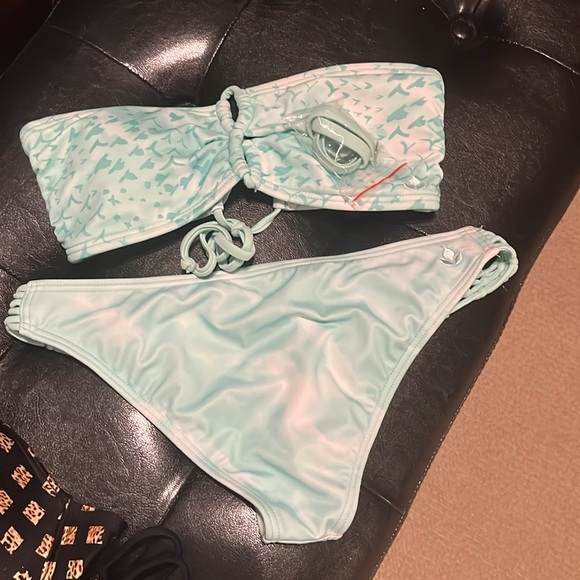 Two swimsuits - Minkpink and Reef - Picture 4 of 7